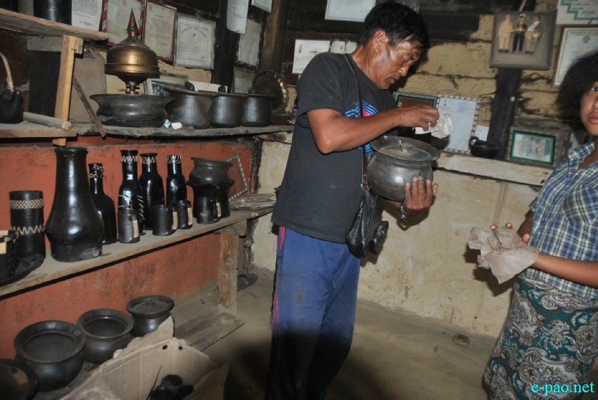 Nungbi Pottery factory at Ukhrul with  President's awardee - Machihan Sasa  :: Last week of August 2013