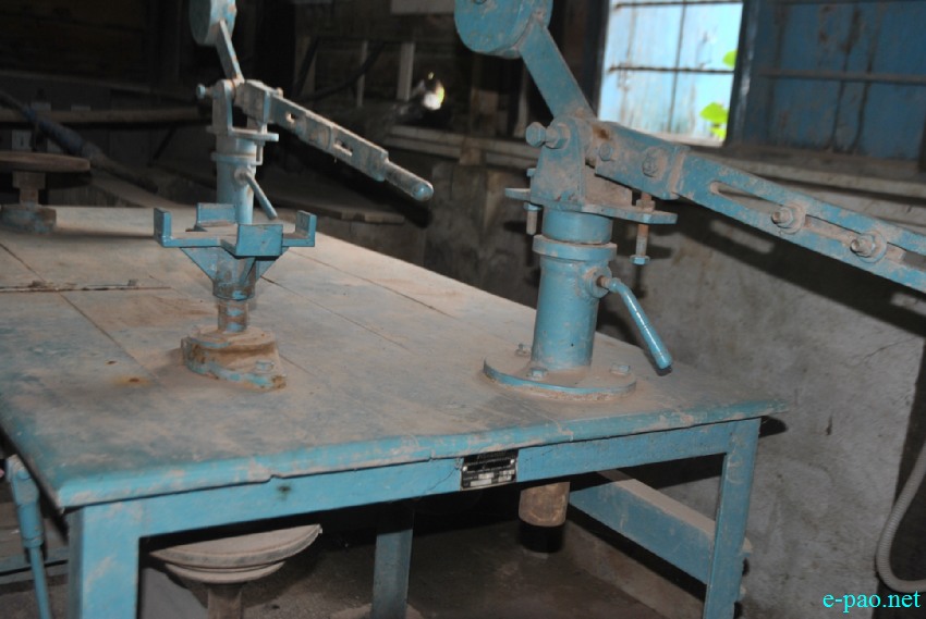 Nungbi Pottery factory at Ukhrul with  President's awardee - Machihan Sasa  :: Last week of August 2013