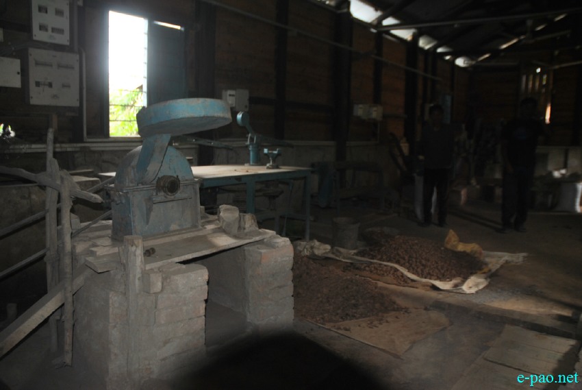Nungbi Pottery factory at Ukhrul with  President's awardee - Machihan Sasa  :: Last week of August 2013