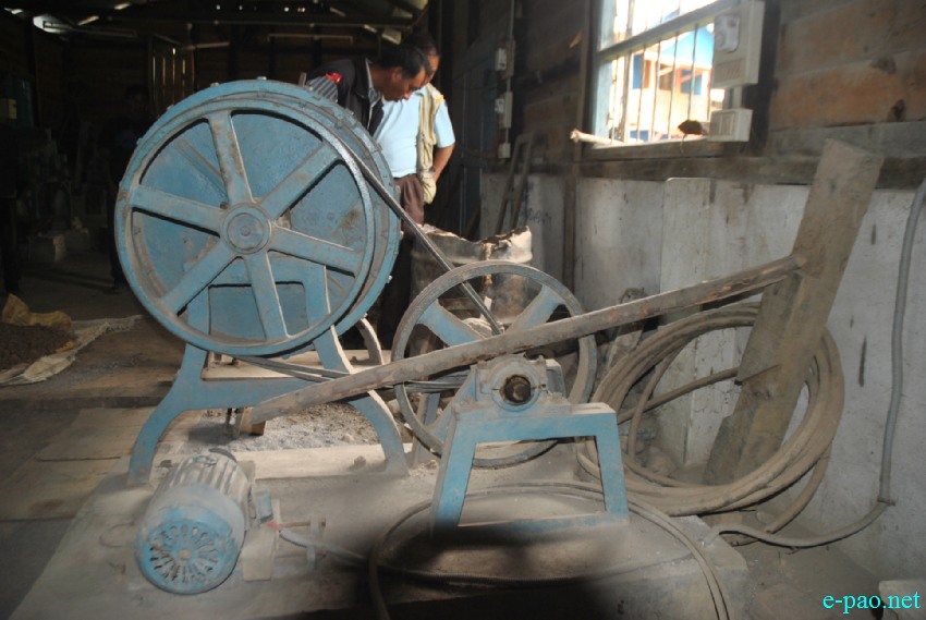 Nungbi Pottery factory at Ukhrul with  President's awardee - Machihan Sasa  :: Last week of August 2013