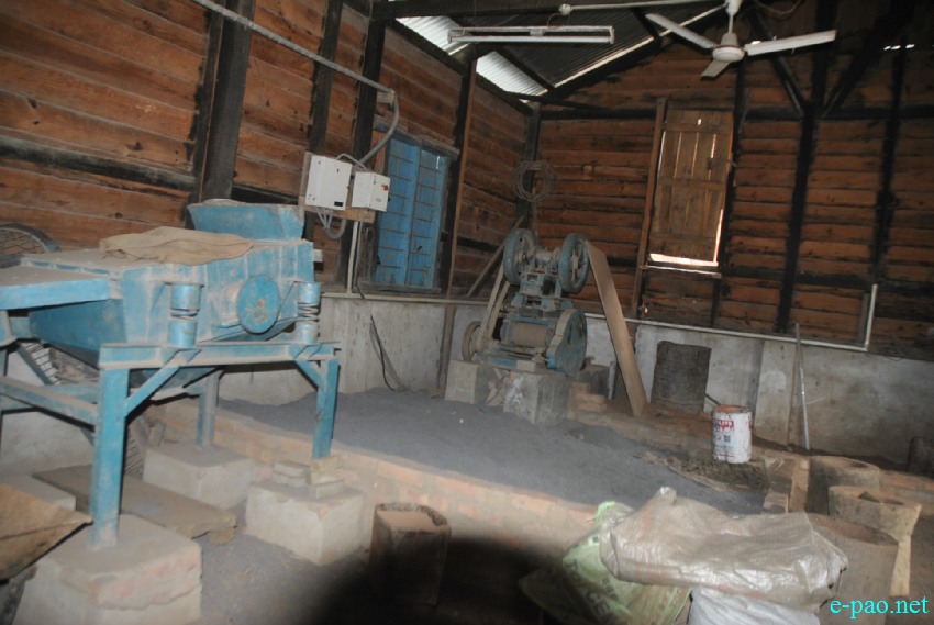 Nungbi Pottery factory at Ukhrul with  President's awardee - Machihan Sasa  :: Last week of August 2013