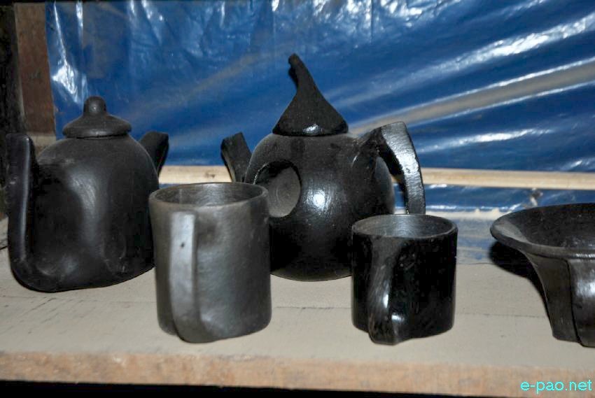 Nungbi Pottery factory at Ukhrul with  President's awardee - Machihan Sasa  :: Last week of August 2013