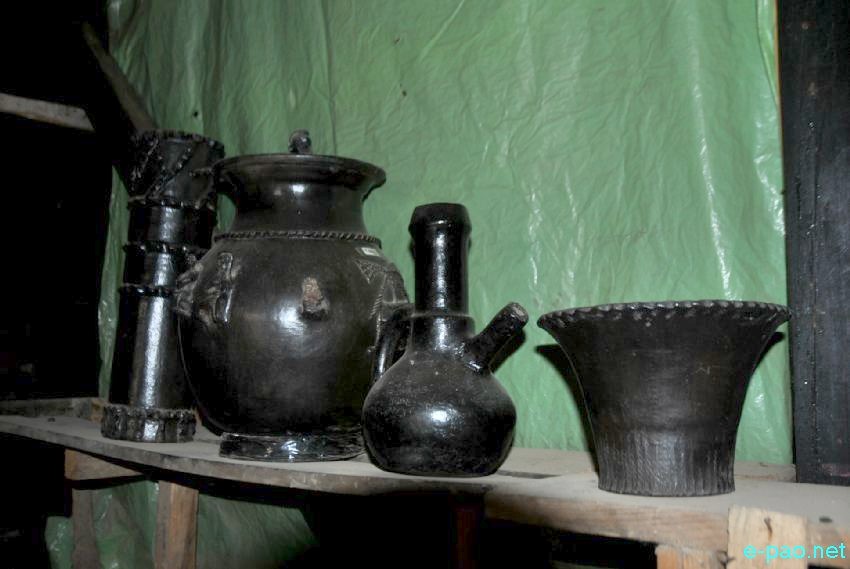 Nungbi Pottery factory at Ukhrul with  President's awardee - Machihan Sasa  :: Last week of August 2013