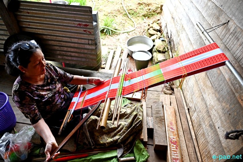 Weaving Tangkhul Traditional Shawl at Punoram, Kamjong district :: 25th June 2022