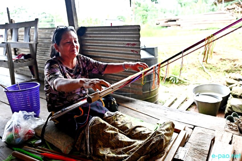 Weaving Tangkhul Traditional Shawl at Punoram, Kamjong district :: 25th June 2022