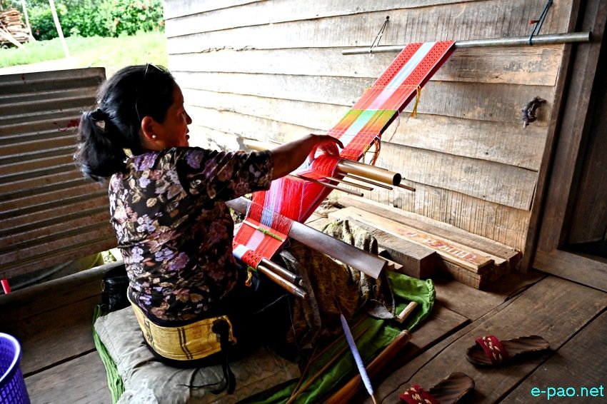 Weaving Tangkhul Traditional Shawl at Punoram, Kamjong district :: 25th June 2022