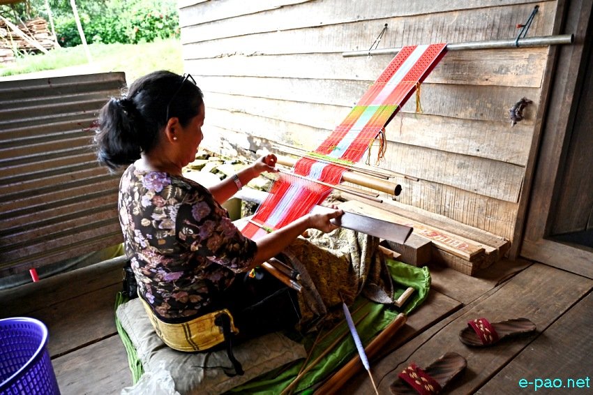 Weaving Tangkhul Traditional Shawl at Punoram, Kamjong district :: 25th June 2022