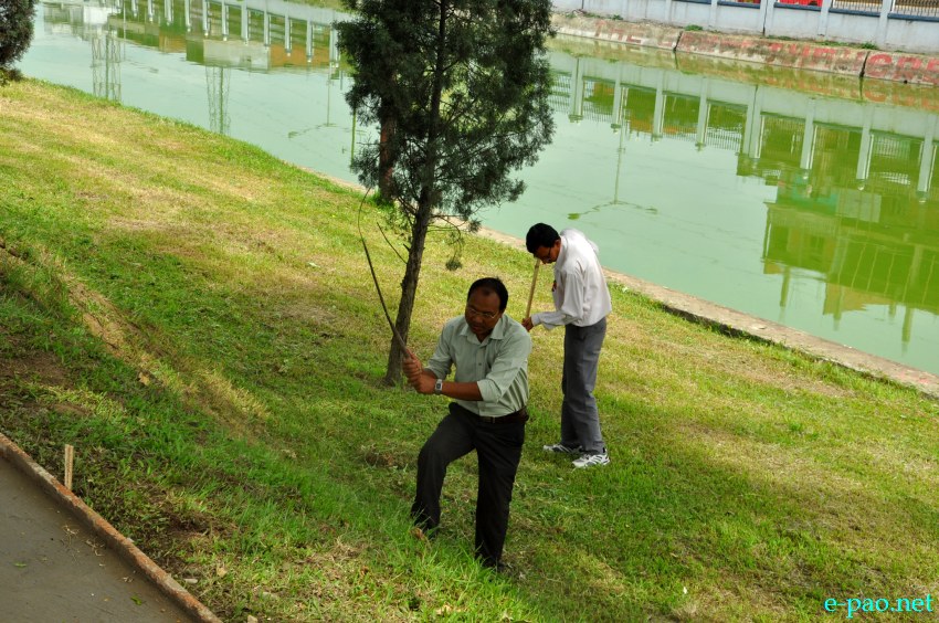 Members of Film Forum, Manipur cleaning up Kekrupat Martyrs' Memorial complex for June 18 Observation :: June 14 2013