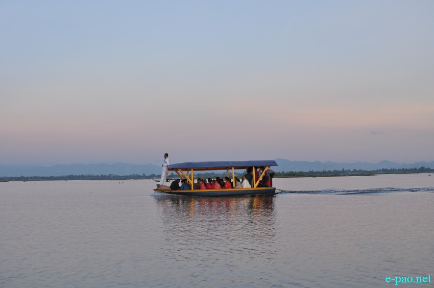 Sunset at Loktak : People returning from  Mangani Chakouba from Thang-Ga to Karang :: November 2015