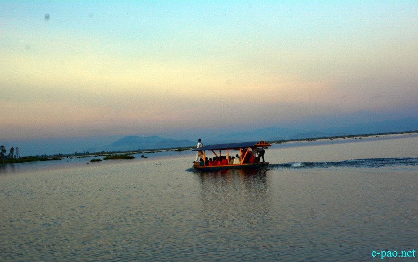 Sunset at Loktak : People returning from  Mangani Chakouba from Thang-Ga to Karang :: November 2015