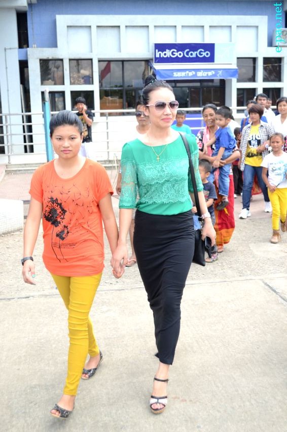 Lina Lamneilhing Chongloi (Miss Bharat 2013 / Miss India NE) reception by KSO, Sadar Hills at Tulihal Airport :: 26 Sep 2013