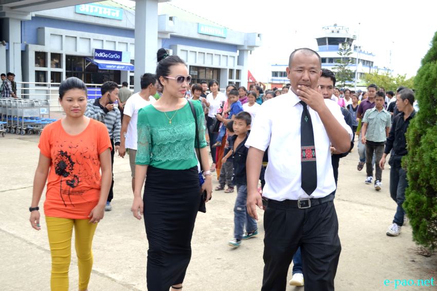 Lina Lamneilhing Chongloi (Miss Bharat 2013 / Miss India NE) reception by KSO, Sadar Hills at Tulihal Airport :: 26 Sep 2013