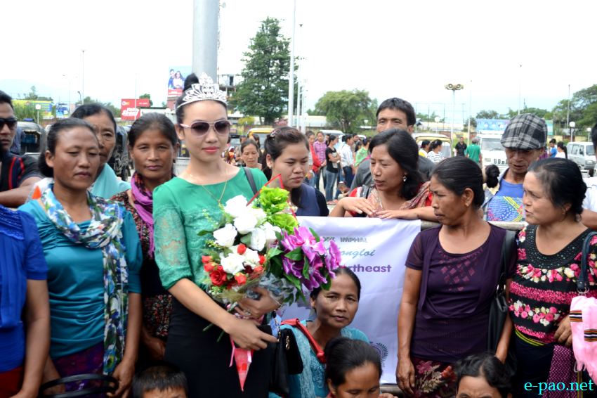 Lina Lamneilhing Chongloi (Miss Bharat 2013 / Miss India NE) reception by KSO,  Sadar Hills at Tulihal Airport :: 26 Sep 2013