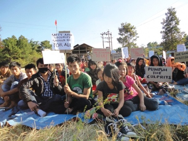 Villagers of Rishophung demonstrating against the Napet Palli incident