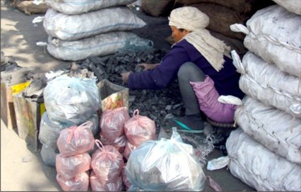 Brisk sale of charcoal with the mercury dipping