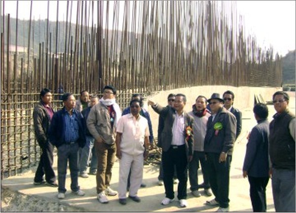 Ngamthang and IFCD officials inspecting Dolaithabi