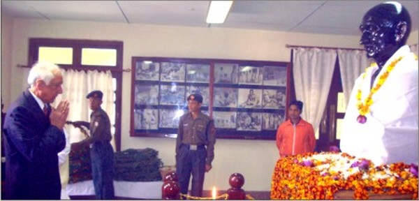 Governor leads the way in paying homage to the bust of Gandhiji