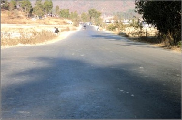 A deserted stretch of NH-2