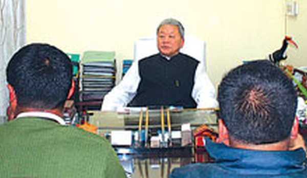 Gaikhangam interacting with media