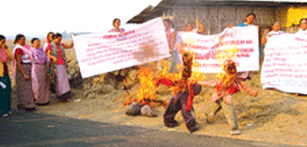 Effigies burnt at anti-drug protest