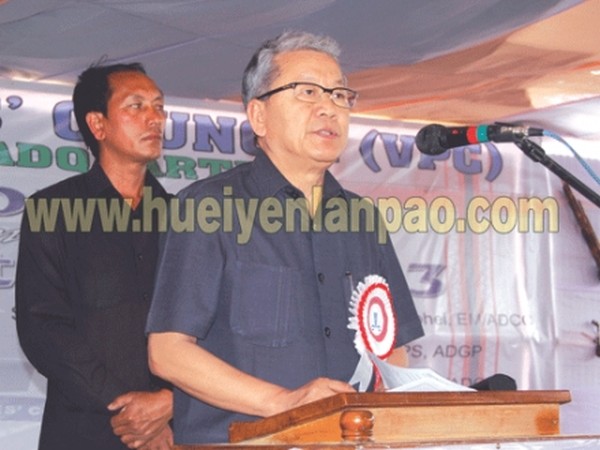 Dy CM Gaikhangam speaking at general conference cum cultural festival of Vaiphei community at Bethel Veng, CCpur