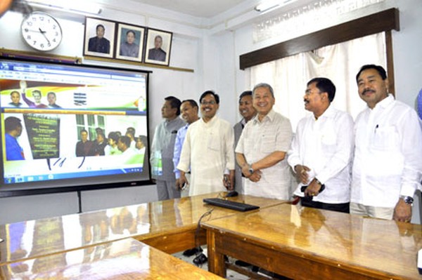 MPCC president and Deputy Chief Minister Gaikhangam launching official website of the party at Congress Bhavan