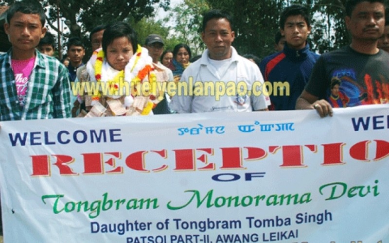 Asian medallist cyclist Tongbram Manorama being accorded a warm welcome by her homecrowd