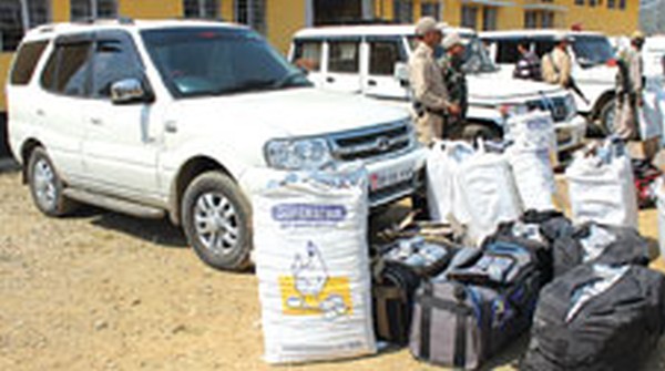 File pic of vehicles, drugs seized at Pallel