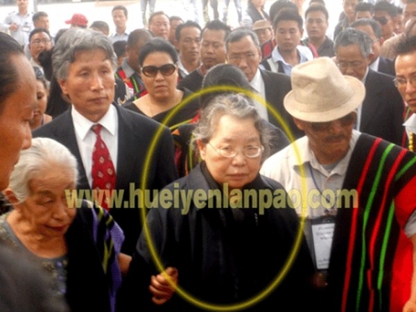 People lining up to pay their last respect as Adinno Phizo brought the coffin carrying the mortal remains of Kevilevor Phizo at Dimapur airport