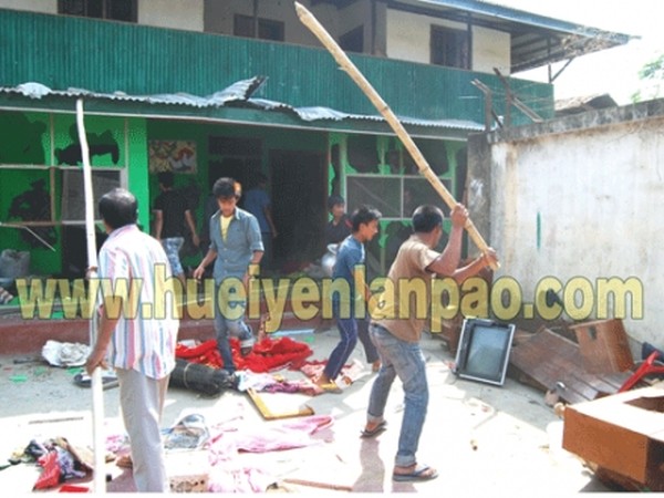 Angry mob destroying the house of the accused killer, Biju at Irilbung