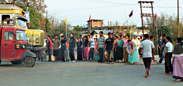 Locals block the Imphal-Moreh route as news of the death of the woman spread