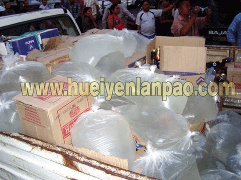 Commandos raid liquor vendors in Imphal on April 03 2013  