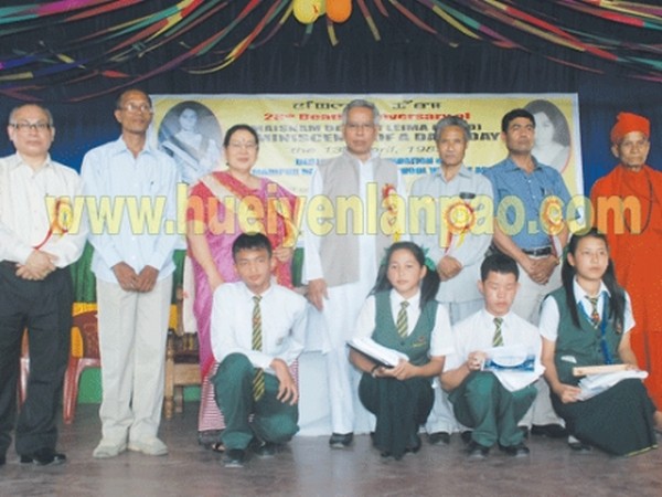 Dignitaries along with the winners of the essay writing competition held as part of the 28th death anniversary of Maisnam Debjani Leima