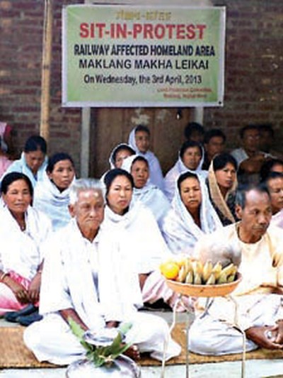 Sit in protest at Maklang Makha Leikai 
