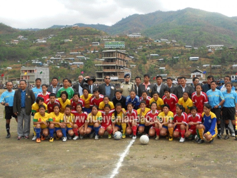 Women players of Imphal West and Imphal East along with guest and officials at the inaugural of the Late Sanyi Dahrii Memorial Cup 2013 ay Senapati District