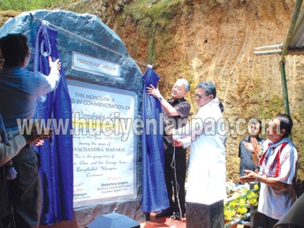 Dy CM Gaikhangam and MLA Karam Shyam unveiling the memorial stone