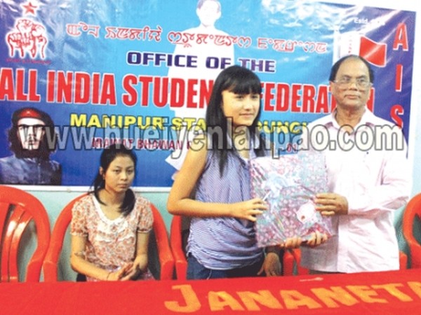 Ex-Minister Mangi presenting gifts to one of the toppers