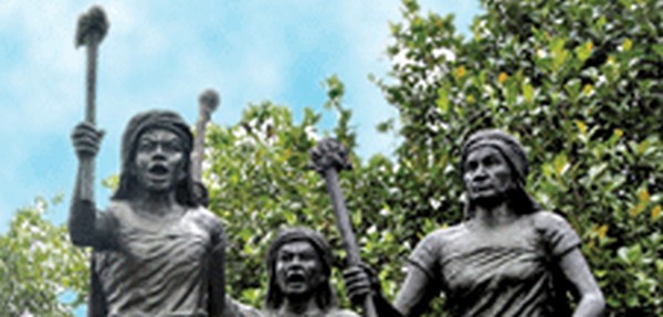 Statues of Meira Paibis at Khurai
