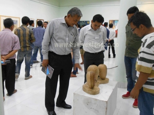 State Art Exposition opens