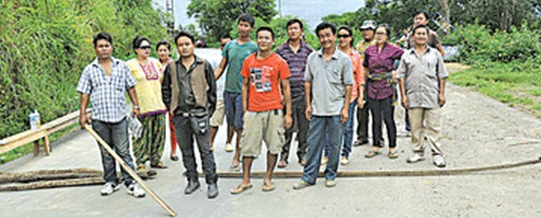 CNPO CNCA volunteers enforcing the bandh