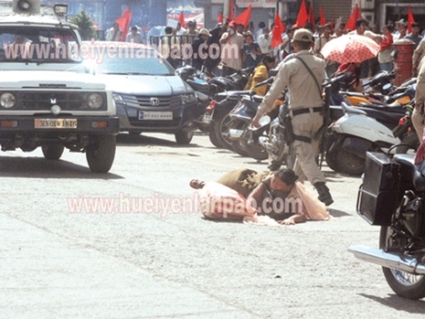  (File photo) A frighten woman falls down in the melee of police action during a CPI rally