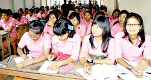 TG Students crammed inside classroom