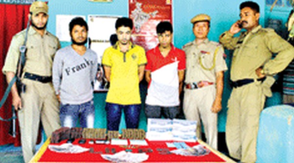 Three persons held along drugs and weapons