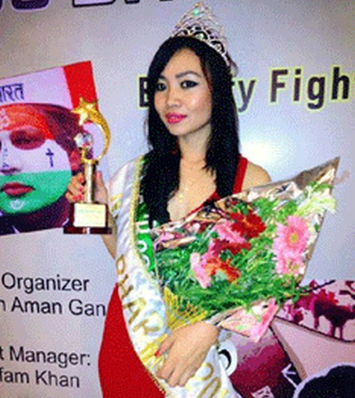Lina L Chongloi poses after winning Miss Bharat 2013 title