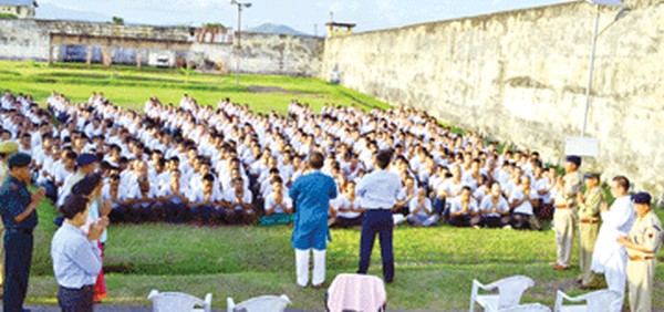 Prison officials and inmates meditate