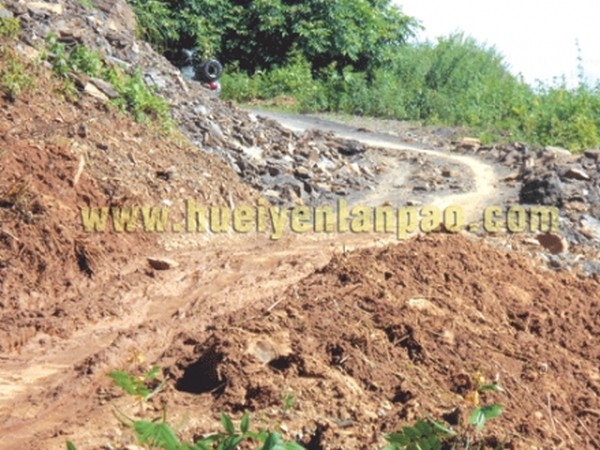 People not satisfied with construction of Yaipharok-Sandang Senba Road