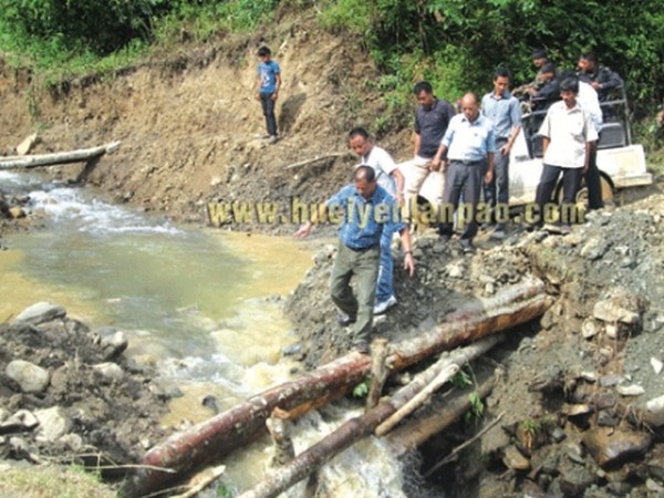 MLA Alexander Pao and his team trying to cross a damaged portion of Maram-Lakhamai road