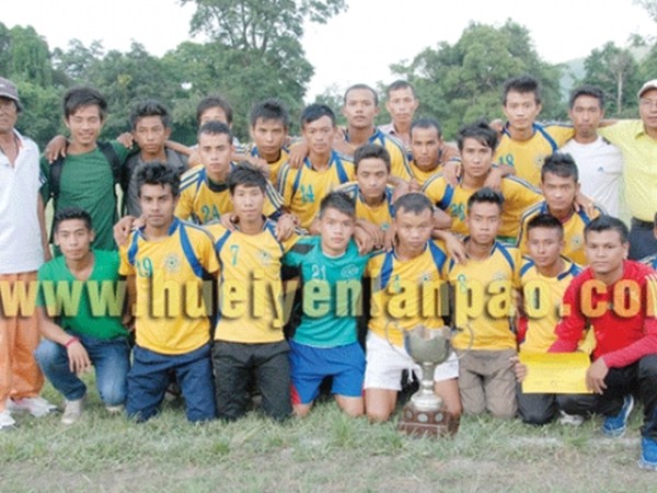 Players and officials of BMSC of Taobungkhok pose before lens men after winning the trophy of the L.Sangita Devi Memorial First Division Football League