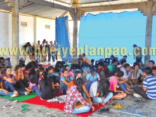 Students of MIT, Takyelpat taking sheltering in a nearby community hall after they were forcibly evicted from their hostels