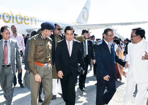 Myanmarese delegates being welcomed by State officials at Tulihal Airport